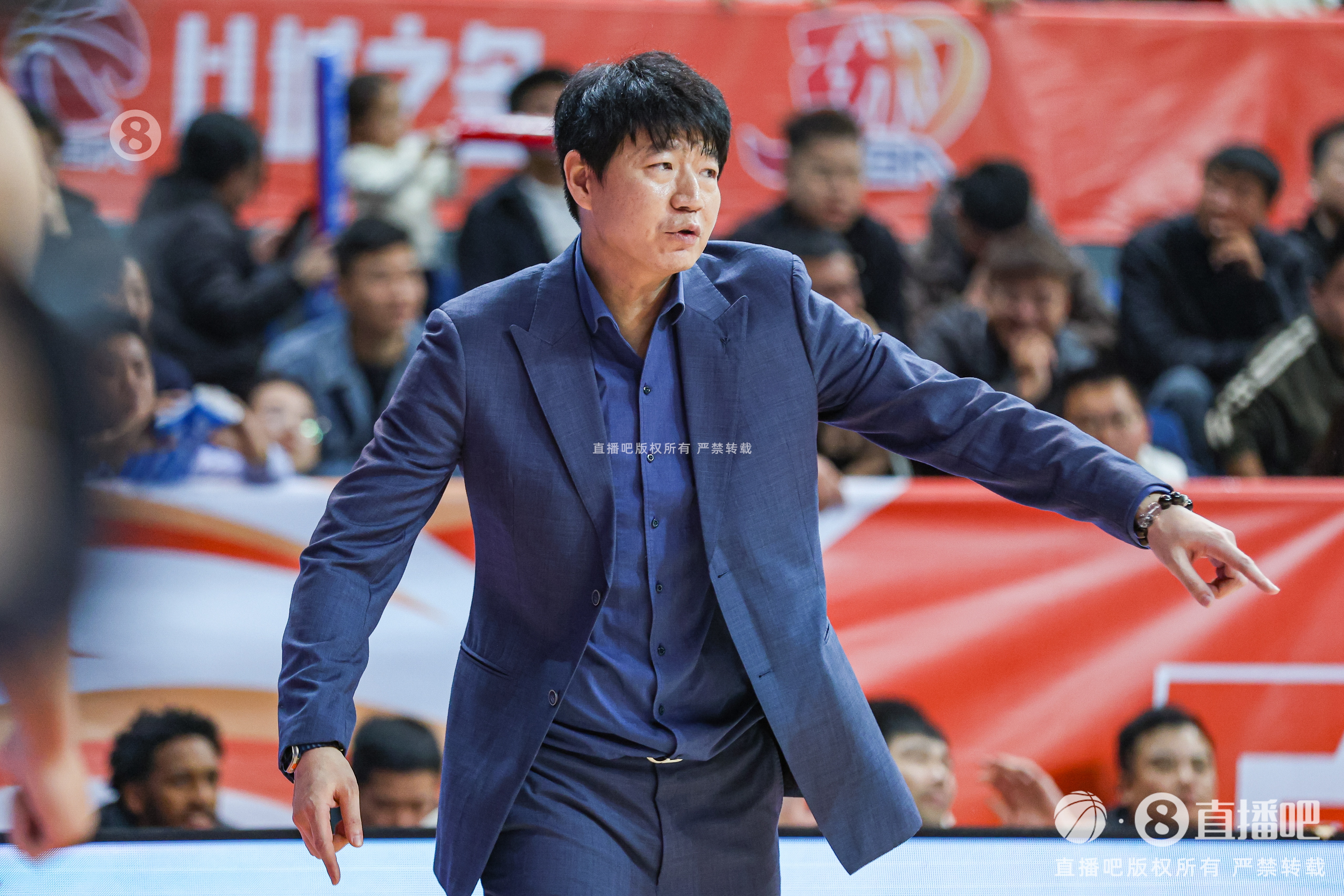 邱彪:球隊(duì)有起伏正常 隊(duì)伍也需要經(jīng)歷這種失敗 還是自身不夠強(qiáng)大